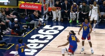 九游平台-字母哥和戈登纠缠倒地 先吹戈登犯规&amp;掘金挑战成功改判字母哥犯规